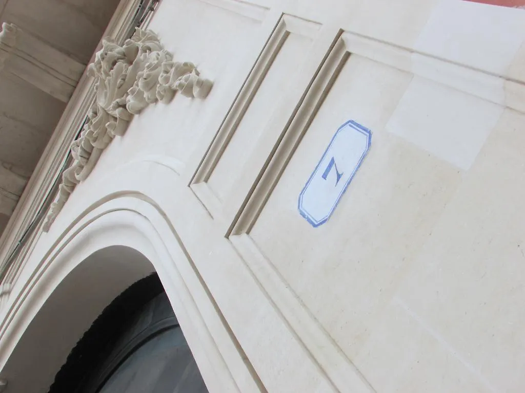 לצ'ה Palazzo De Giorgi B&B לינה וארוחת בוקר