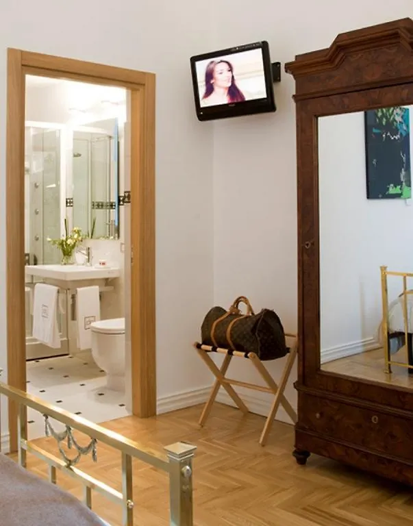 לצ'ה Palazzo De Giorgi B&B