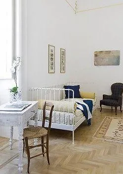 לצ'ה Palazzo De Giorgi B&B 5*,  איטליה