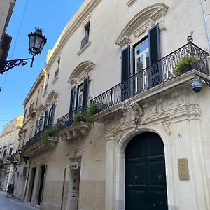Palazzo Rollo לינה וארוחת בוקר